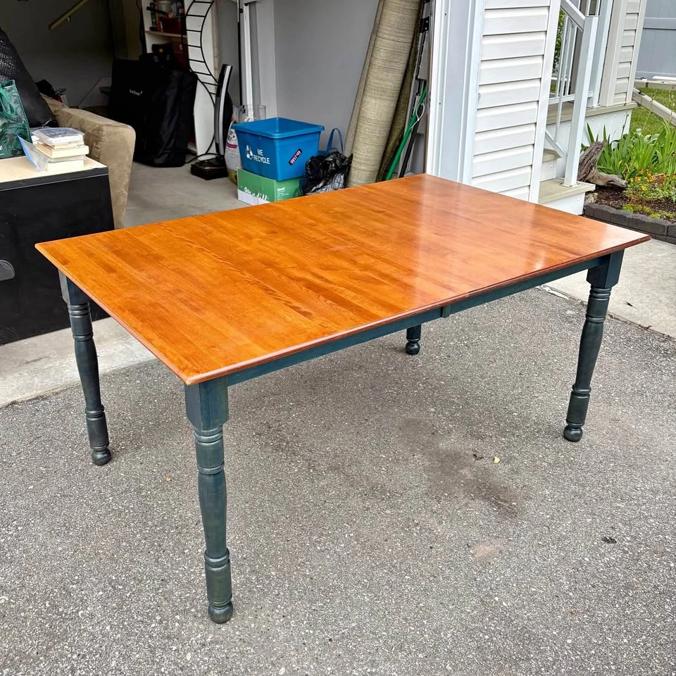 Dining Table & Chairs Set
