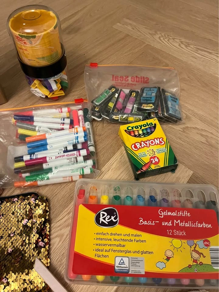 Huge lot of kids art supplies and stationary bundle - photo 2