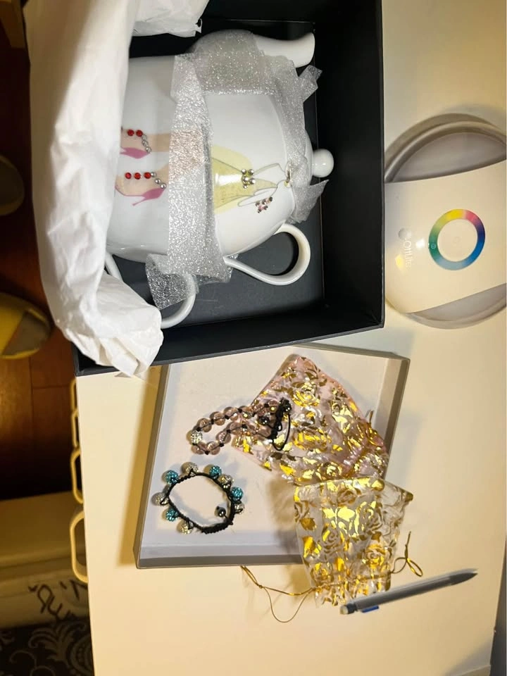 Porcelain tea pot and bracelet - photo 3