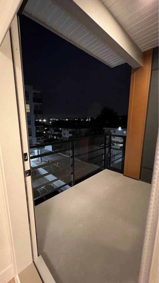 1 Bed 1 Bath - Apartment - photo 2