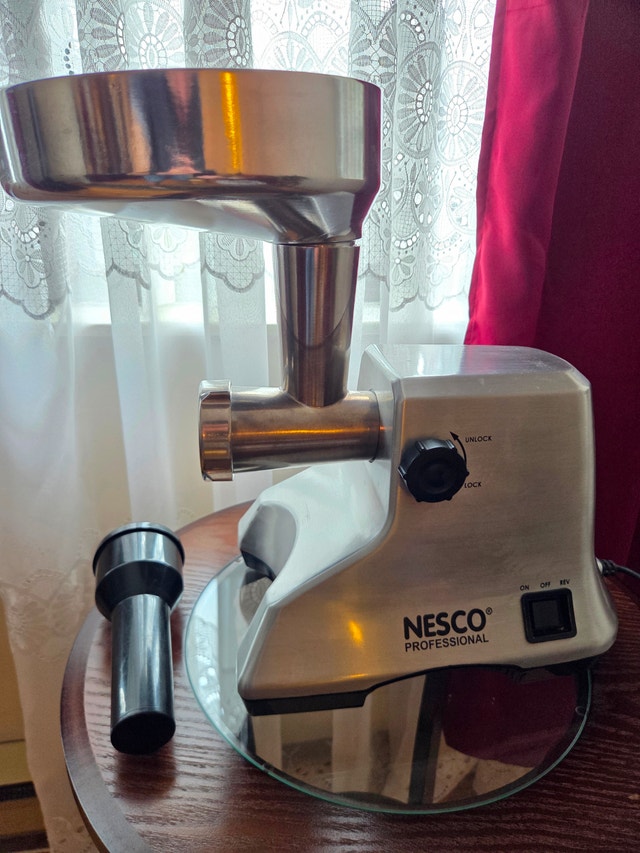 Nesco Professional Electric Meat Grinder - Stainless - Works
