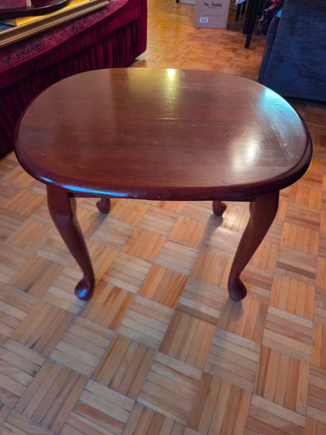 Oval Cherry Wood End Table - Queen Anne Legs - 20x23 in - photo 3