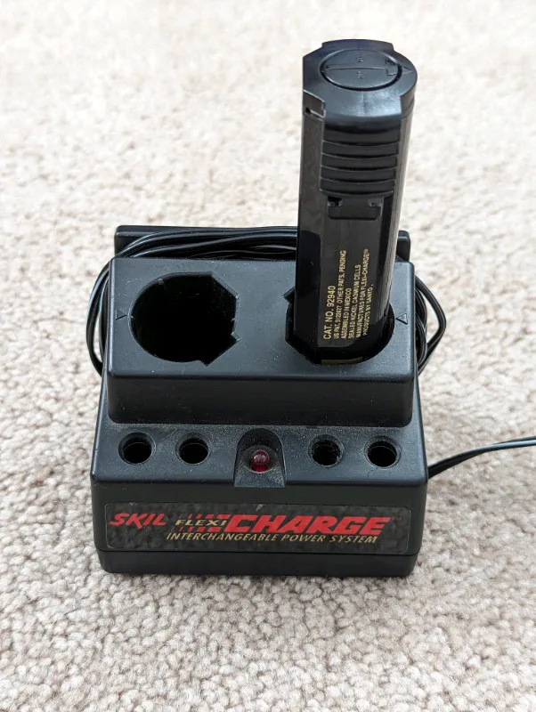 Skil cordless screwdriver, charger, battery (×1) image indicator(5)