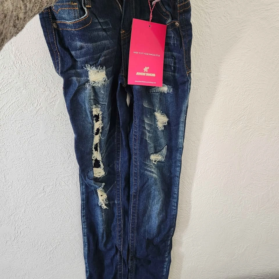 Rain Boots, Jeans, and Graphic Tee for Sale - photo 5