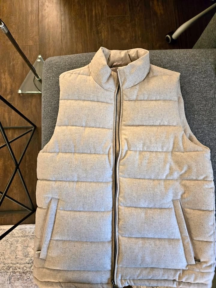 Hetcher Men’s Beige Puffer Vest – Like New