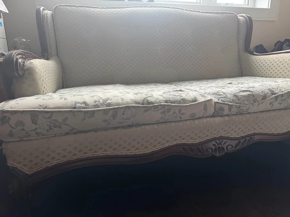 Vintage Carved Wood Sofa/ Settee - project piece - photo 2