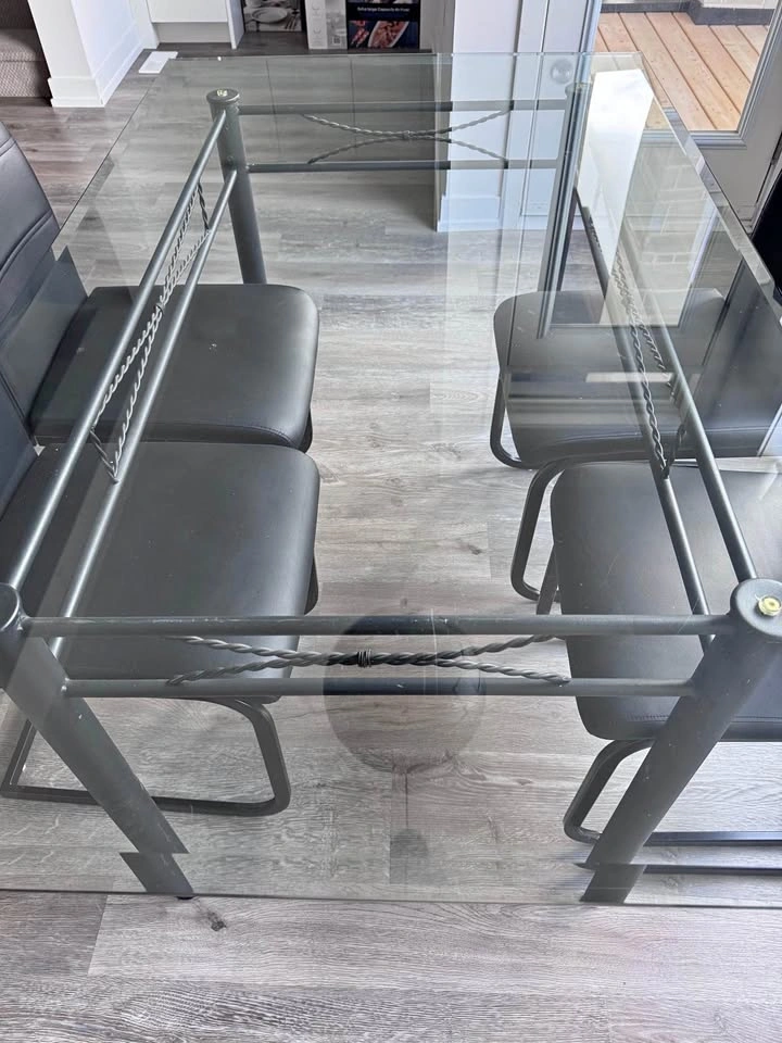 Dinning table with chairs