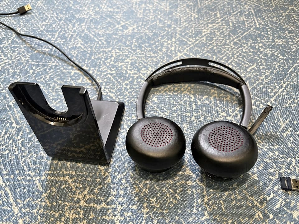 Poly Voyager Focus 2 UC Wireless Headset + Charging Stand