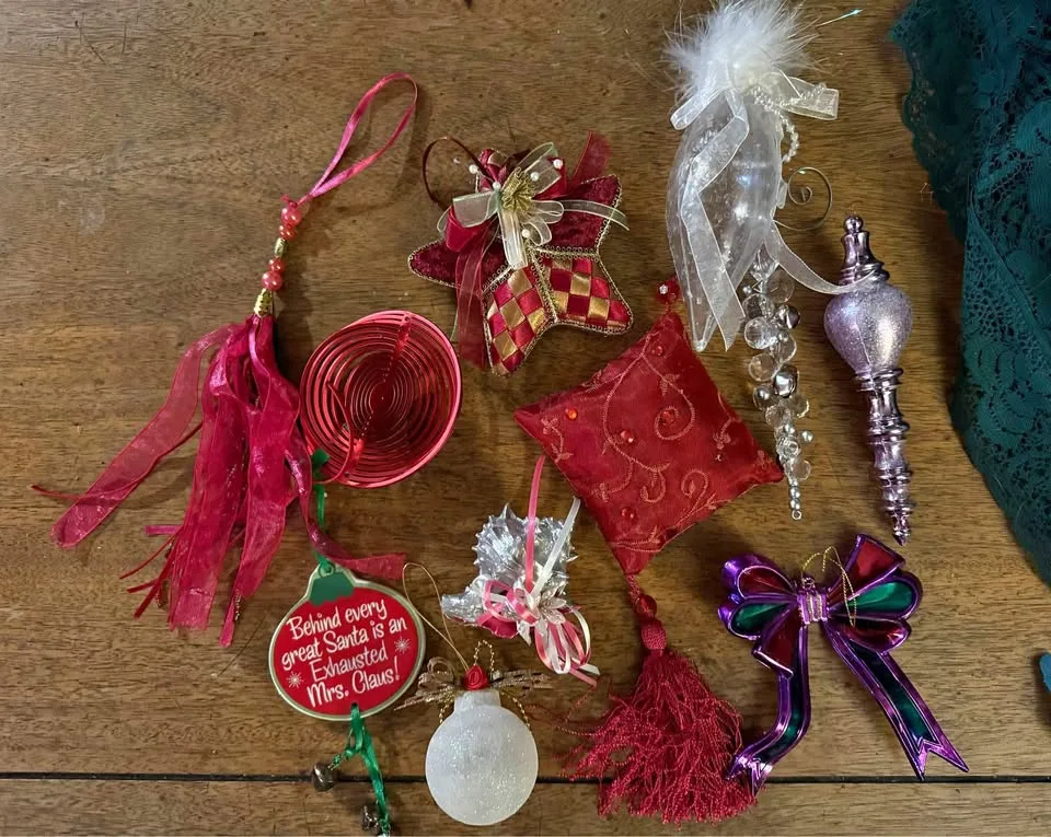 Random Christmas tree ornaments thumbnail