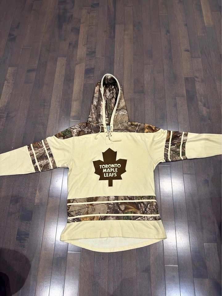 Toronto Maple Leafs Vintage Camo Sweater (medium)