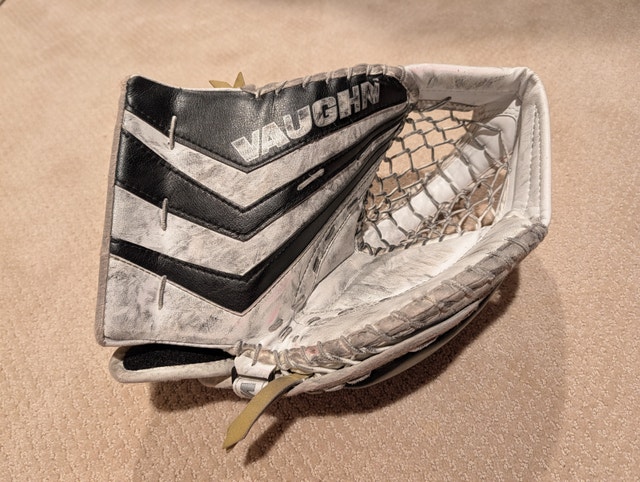Vaughn SLR2 Junior Regular Hockey Goalie Glove and Blocker