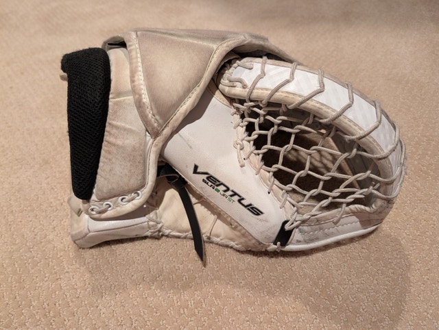 Vaughn SLR2 Junior Regular Hockey Goalie Glove and Blocker - photo 2