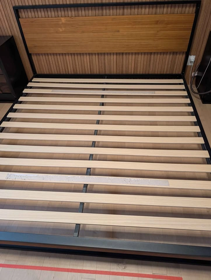 King size bed - photo 2