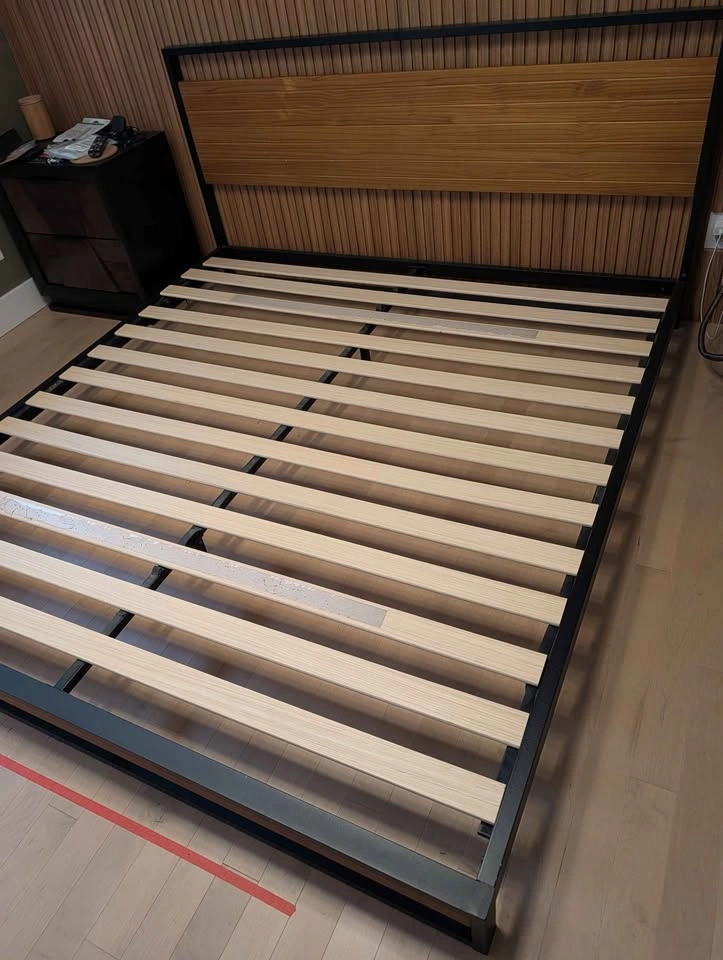 King size bed - photo 3