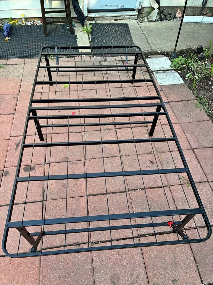 Black Metal Twin Size Mattress Frame
