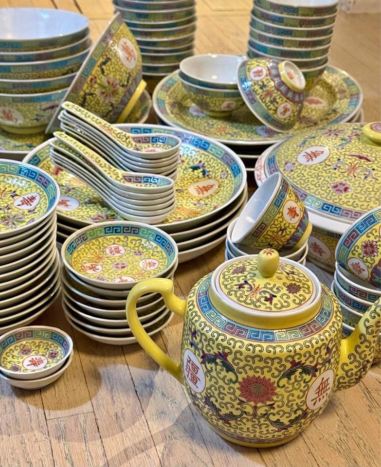 Vintage Chinese Mun Shou Longevity Porcelain Dinnerware Set