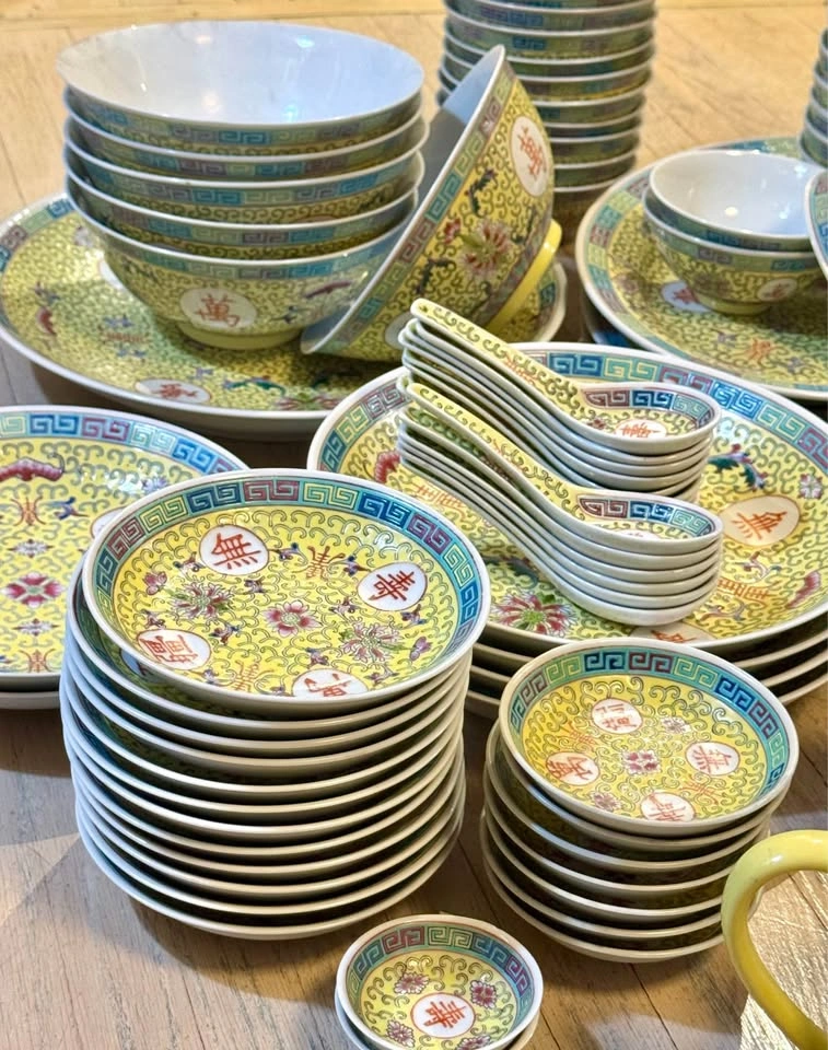 Vintage Chinese Mun Shou Longevity Porcelain Dinnerware Set - photo 2