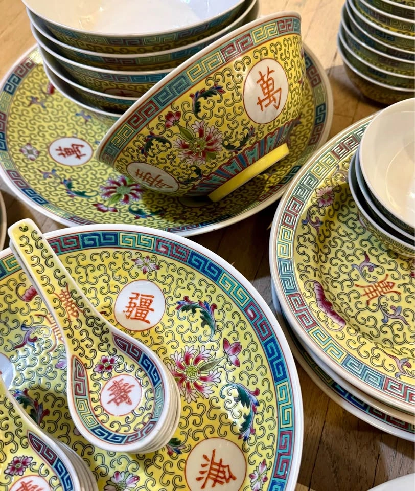 Vintage Chinese Mun Shou Longevity Porcelain Dinnerware Set - photo 4