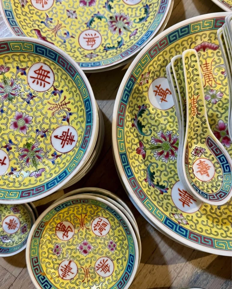 Vintage Chinese Mun Shou Longevity Porcelain Dinnerware Set - photo 5