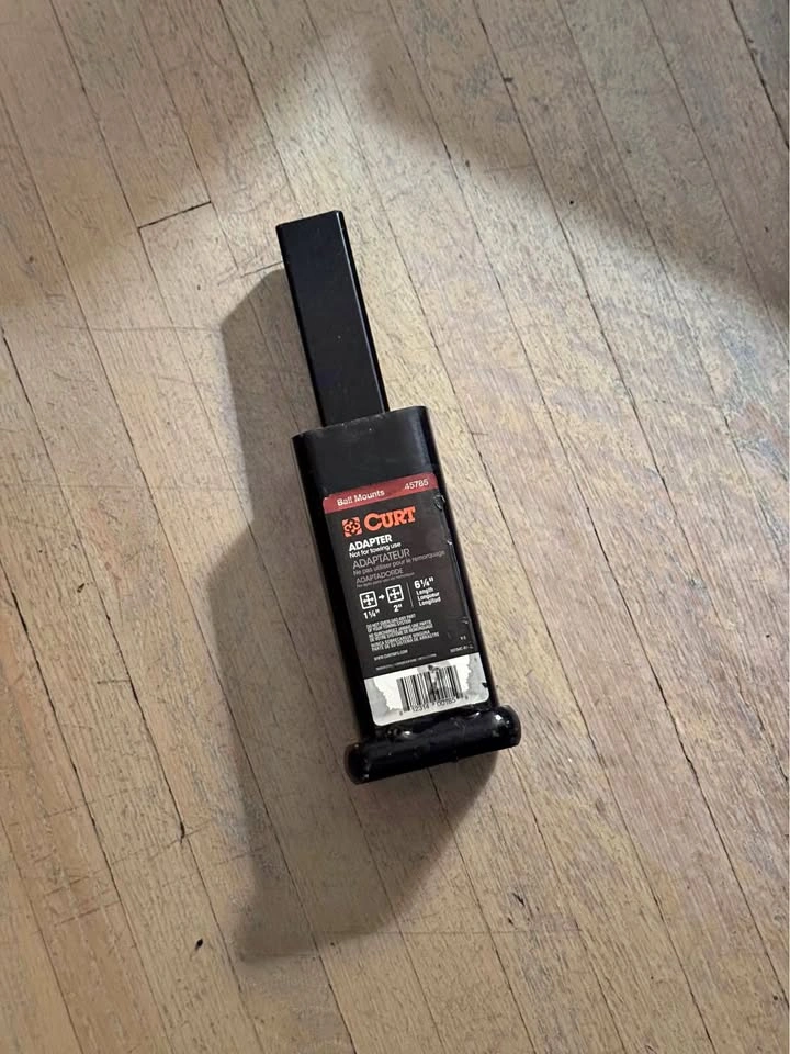 CURT 45785 RECEIVER TUBE ADAPTER
