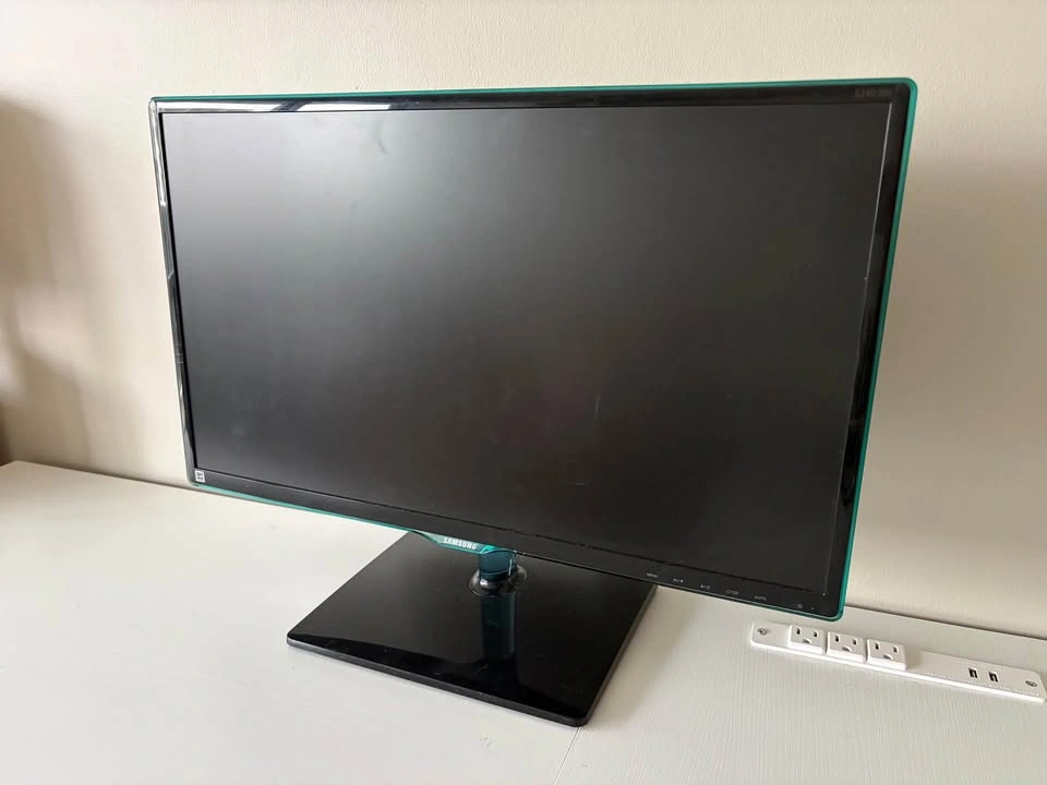 Samsung S24D390 Monitor - photo 2