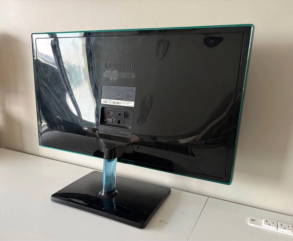 Samsung S24D390 Monitor - photo 3
