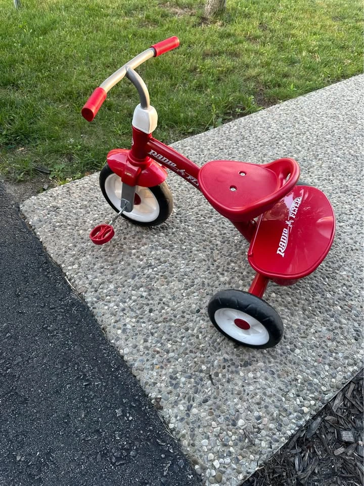 Radio Flyer Tricycle - photo 2