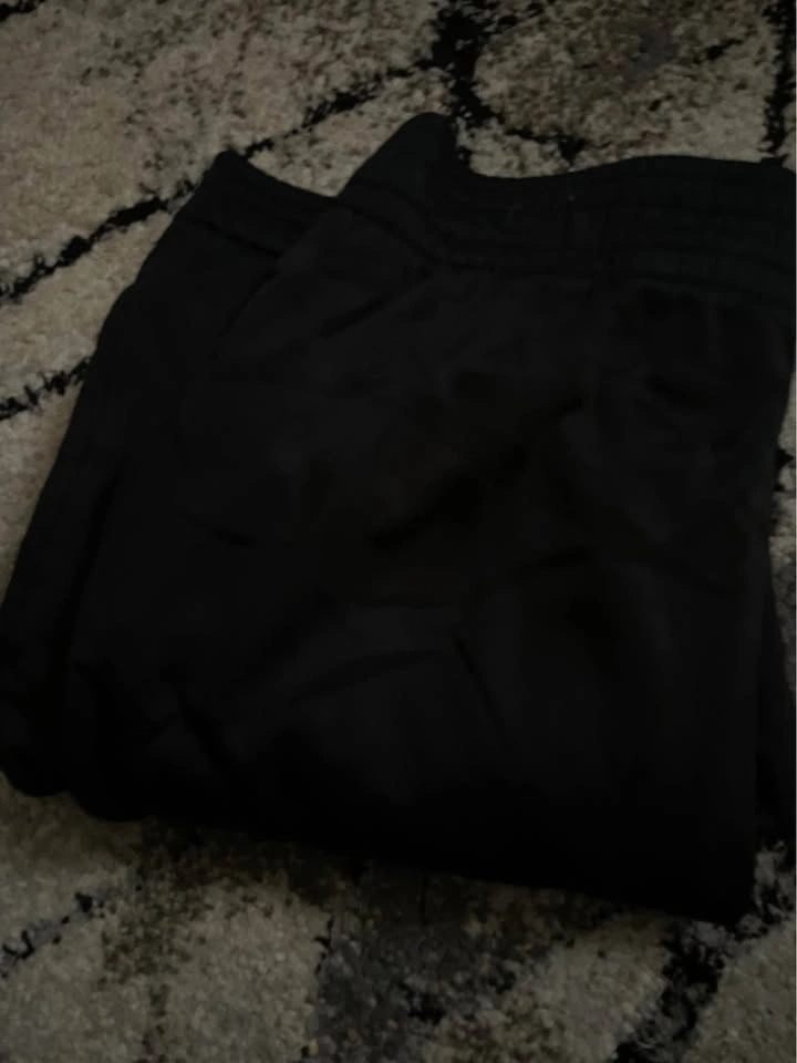 4 pairs of sweatpants - photo 4