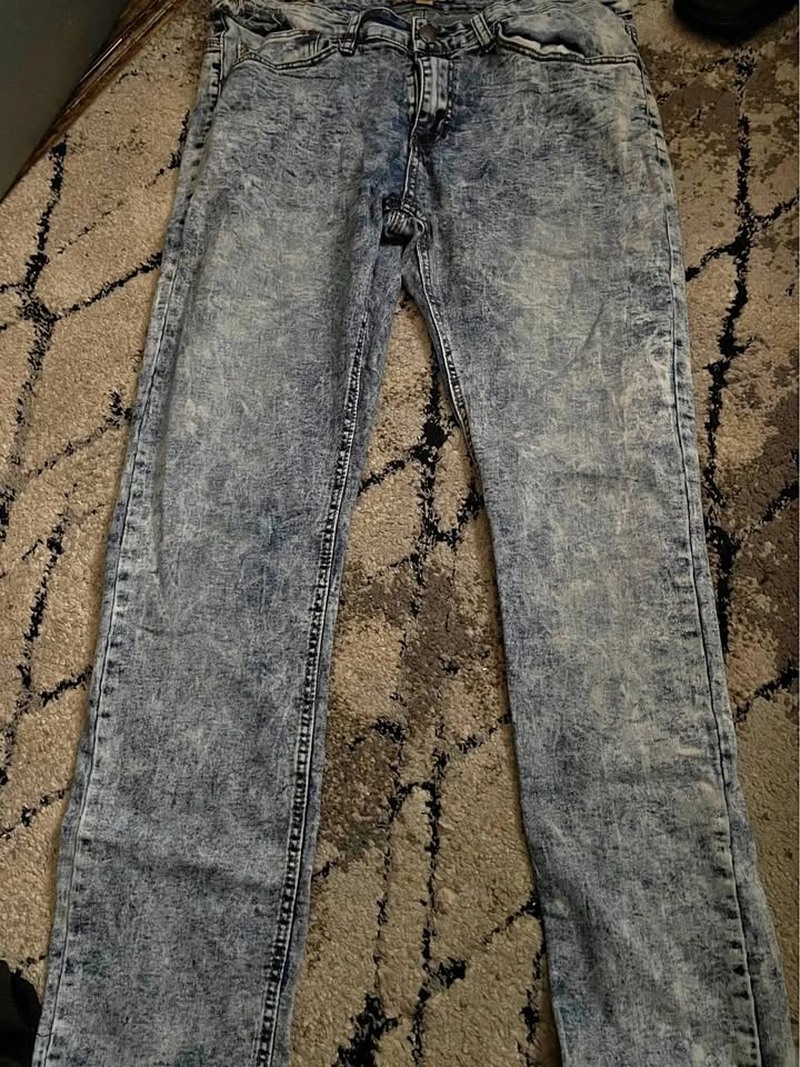 6 pairs of jeans