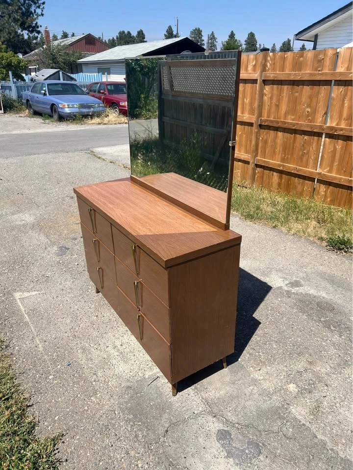 Vintage 9-Drawer Dresser with Mirror – Mid-Century Modern Style - photo 2