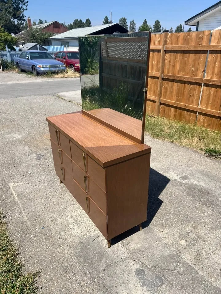 Vintage 9-Drawer Dresser with Mirror – Mid-Century Modern Style - photo 2
