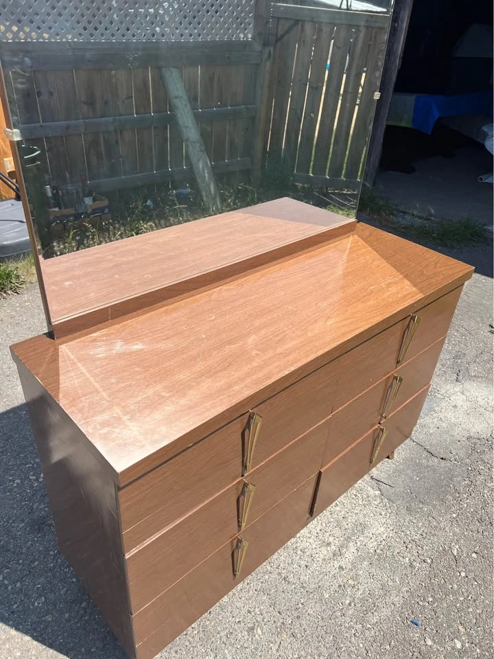 Vintage 9-Drawer Dresser with Mirror – Mid-Century Modern Style - photo 3