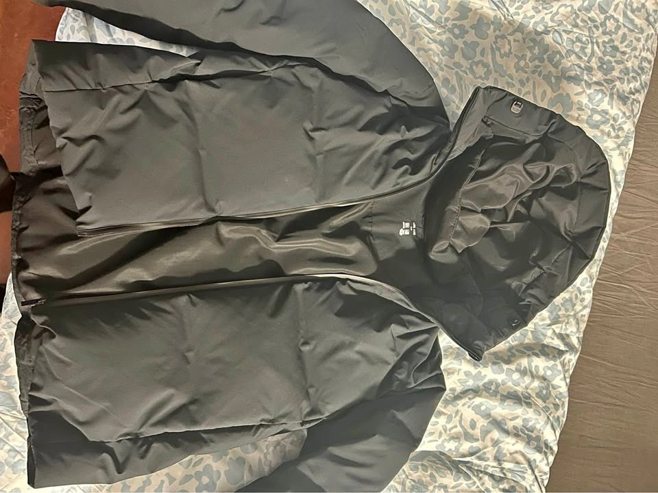 Uniqlo black down winter jacket