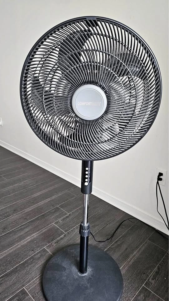 ComfortMate Pedestal Fan with remote - Moving sale