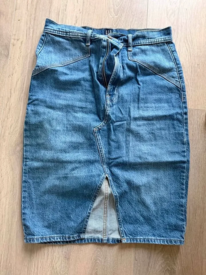 GAP Seamed Yoke Denim Skirt
