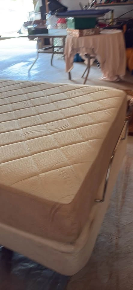 Sealy Adjustable Twin Bed with Massage - photo 2