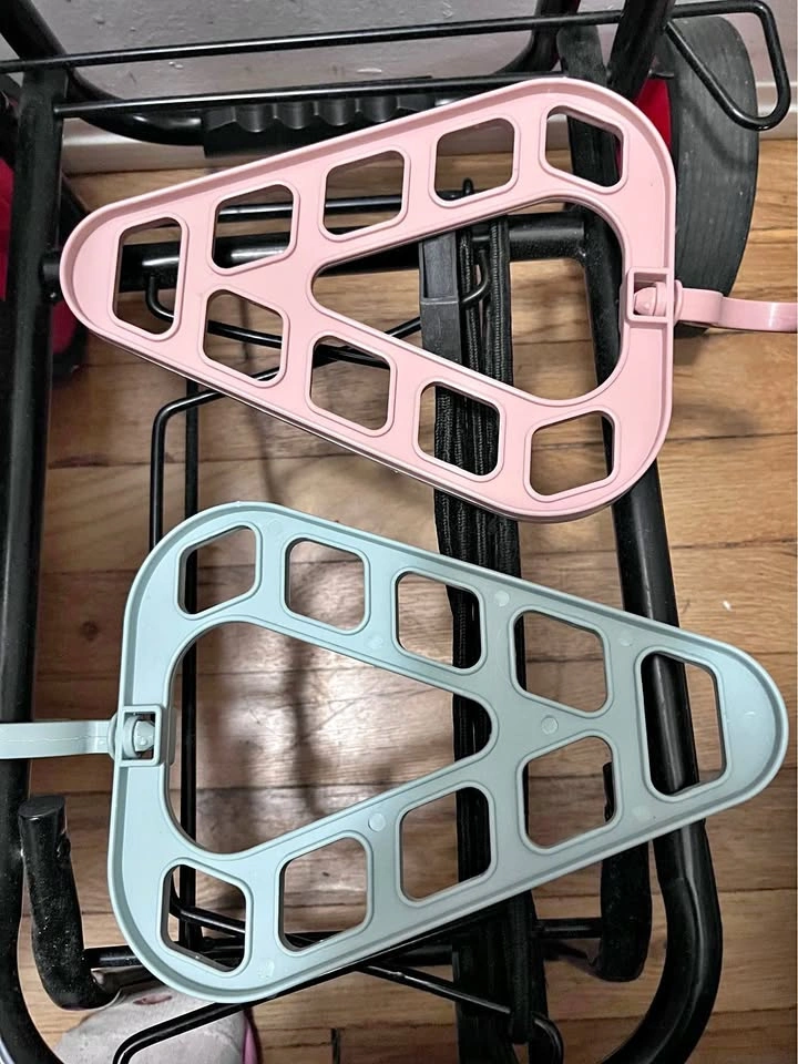 Multi-Port Space Saving Clothes Hangers 1 left