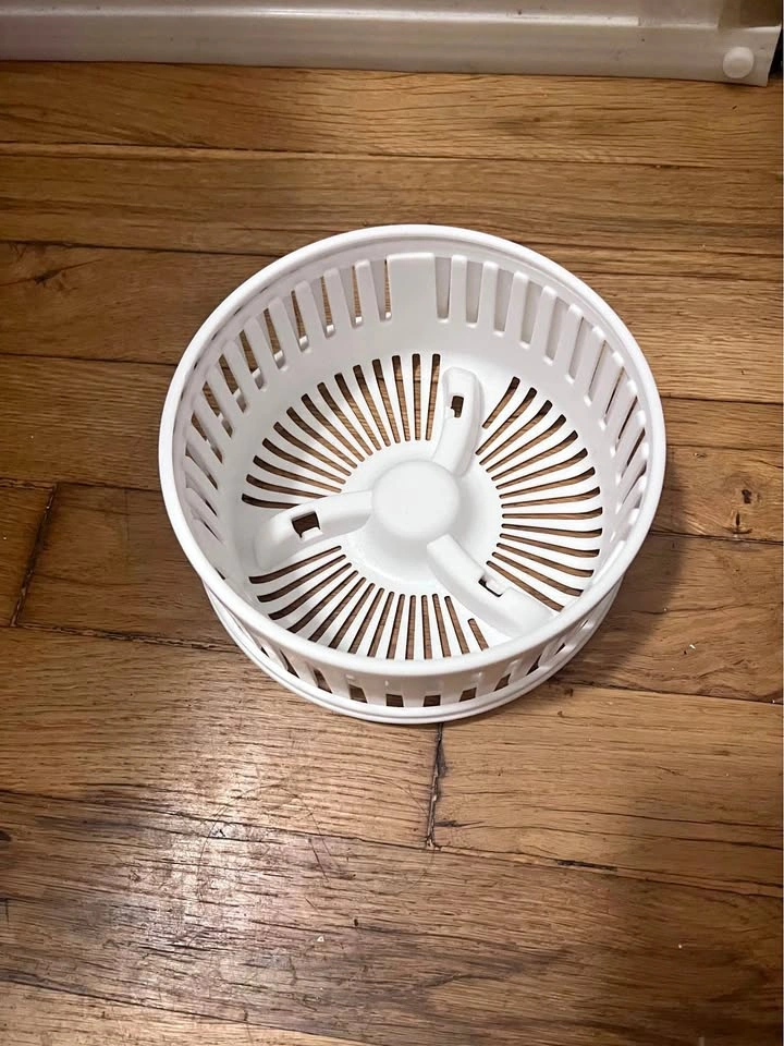 White Plastic Salad Spinner Basket