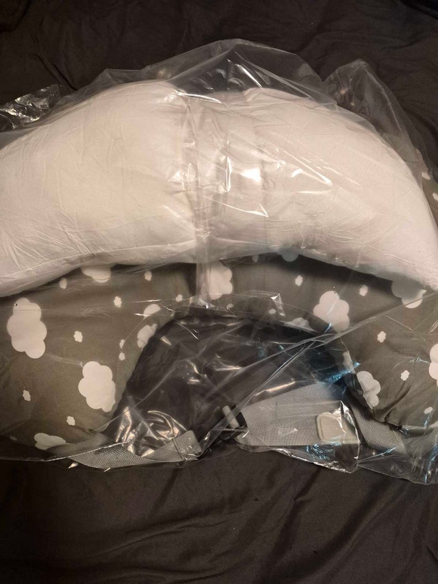 Momcozy Nursing Pillow - photo 2