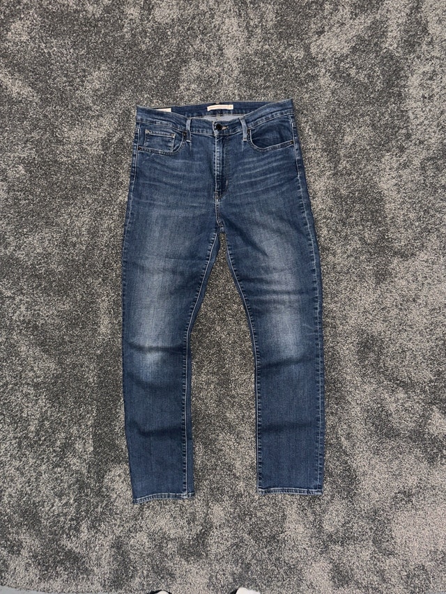 Levi’s 724 high rise straight womans jeans size 32
