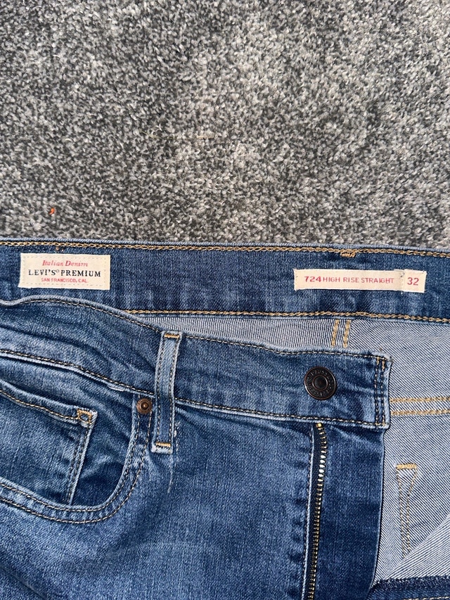Levi’s 724 high rise straight womans jeans size 32 - photo 4