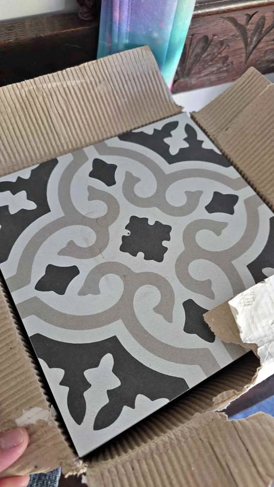 Unicom Starker Italian Porcelain Tile – 8x8 – Black/White/Gray