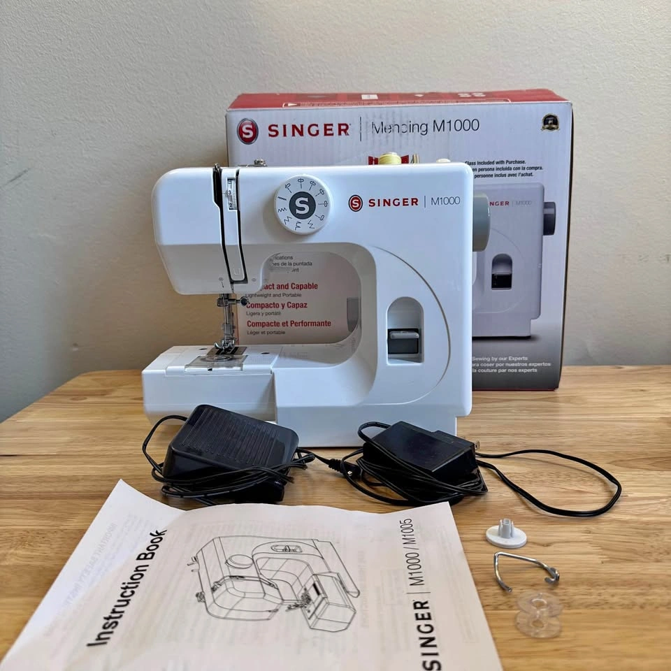 Singer M1000 Portable Mending Machine - good condition