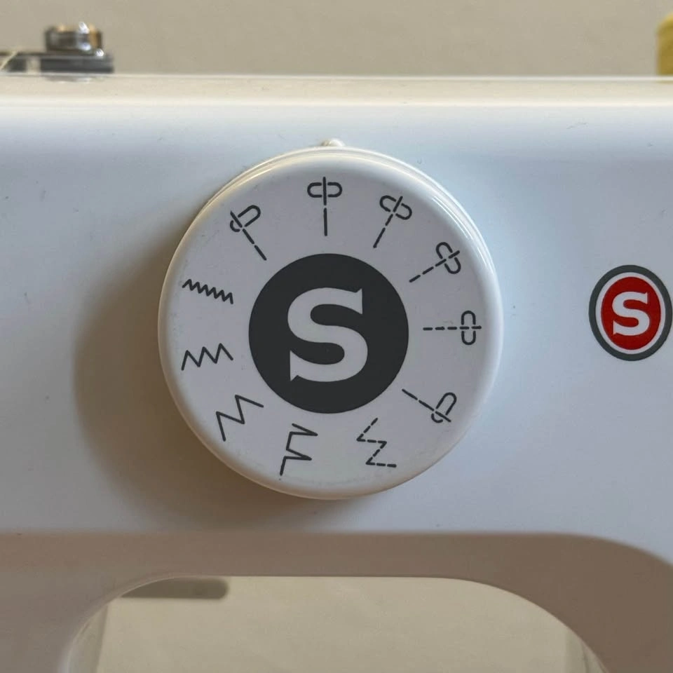 Singer M1000 Portable Mending Machine - good condition - photo 4