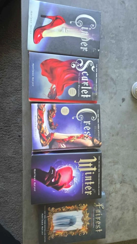 THE LUNAR CHRONICLES $15 - photo 2