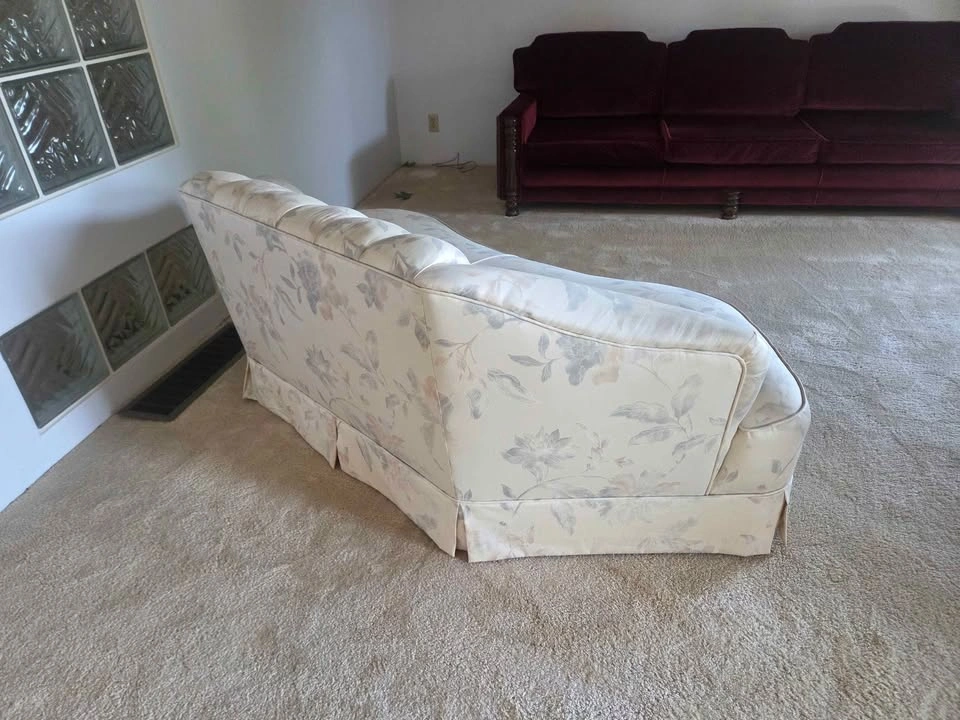 Couch - photo 2