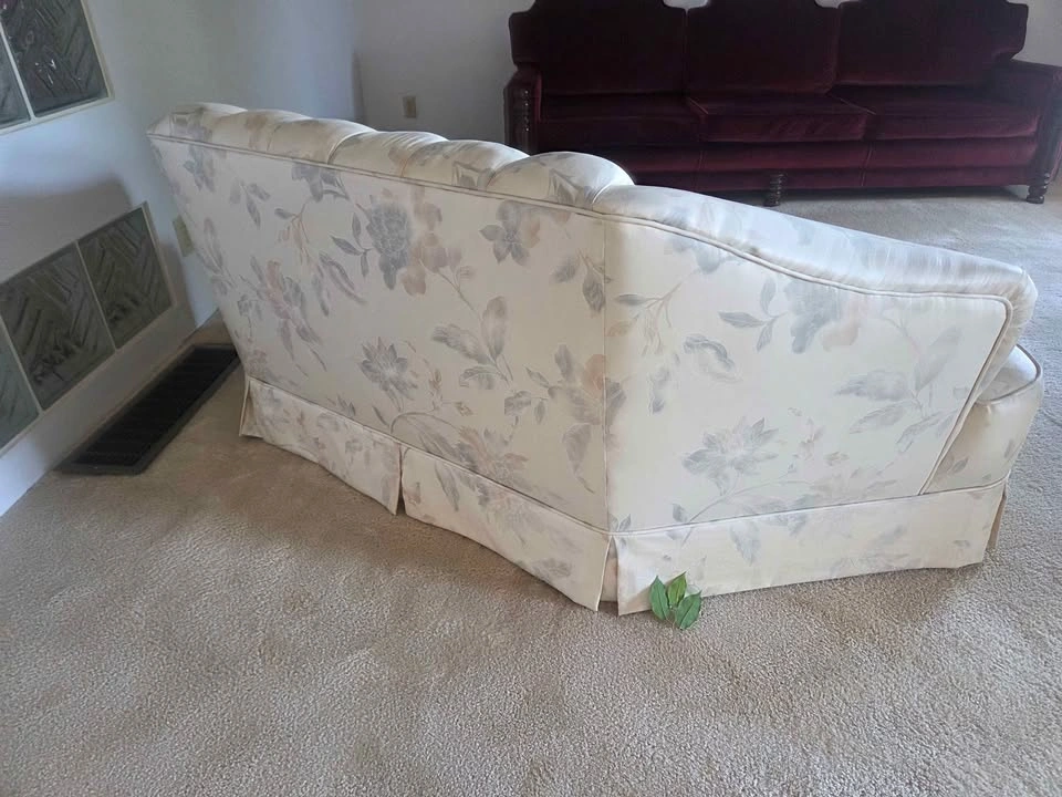 Couch - photo 3