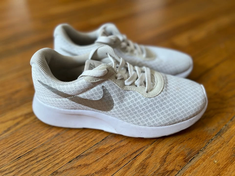 Nike Tanjun Sneakers - White - Women 5.5