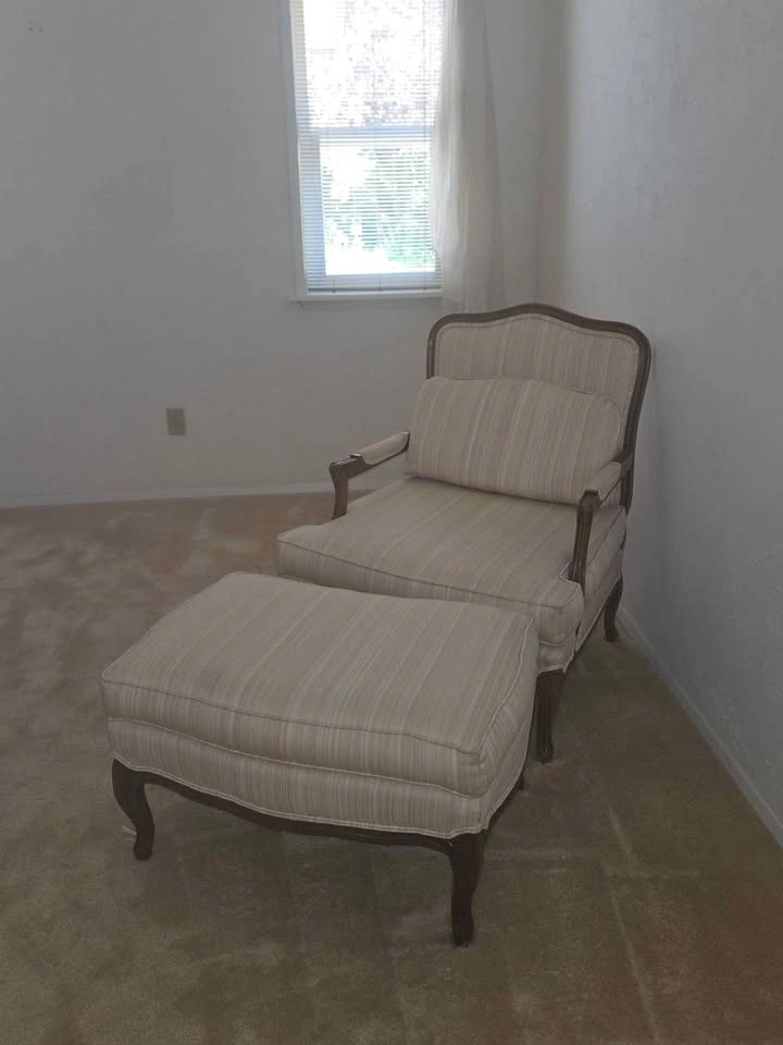 Lounge Chair with Ottoman - photo 2