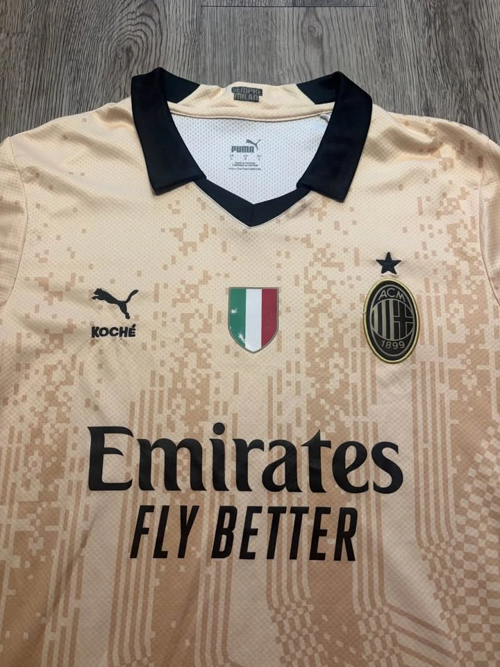 Puma AC Milan x KOCHÉ Goalkeeper 4th Jersey 2022-23 (Large) - photo 2